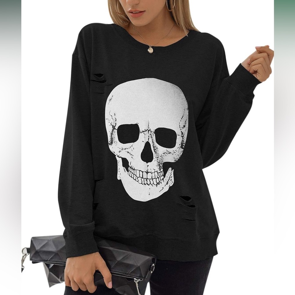 Distressed Skull Graphic Crewneck Sweatshirt